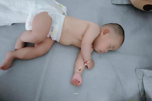 甘孜3个月宝宝怎么抱